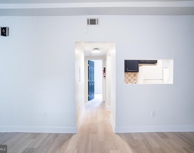 1221 Randolph Street - Photo Thumbnail 2