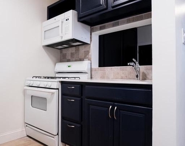1221 Randolph Street - Photo Thumbnail 4