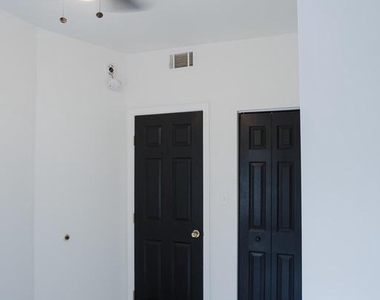 1221 Randolph Street - Photo Thumbnail 12