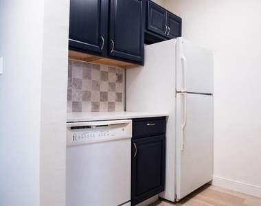 1221 Randolph Street - Photo Thumbnail 3