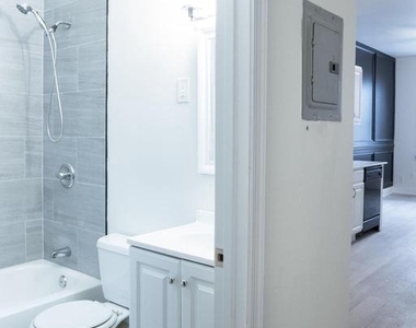 1221 Randolph Street - Photo Thumbnail 3