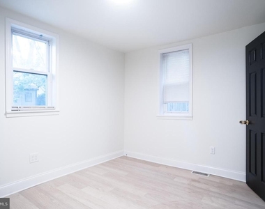 1221 Randolph Street - Photo Thumbnail 9
