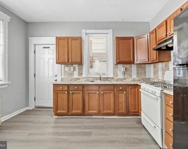 4038 N 8th Street - Photo Thumbnail 7