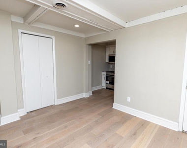 901 Clinton Street - Photo Thumbnail 3