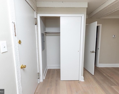 901 Clinton Street - Photo Thumbnail 5