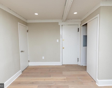 901 Clinton Street - Photo Thumbnail 4
