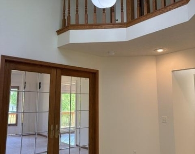 1261 Laurel View Drive - Photo Thumbnail 4