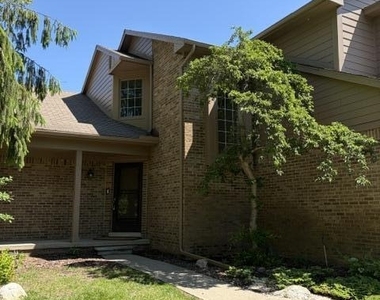 1261 Laurel View Drive - Photo Thumbnail 2