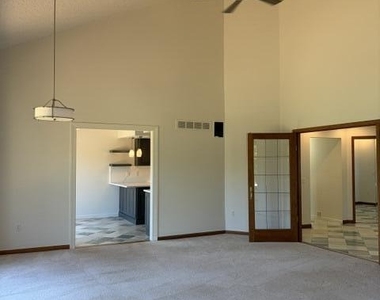 1261 Laurel View Drive - Photo Thumbnail 7