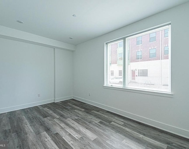 1245 Ridge Avenue - Photo Thumbnail 11