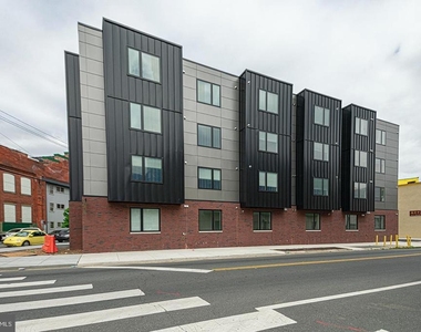 1245 Ridge Avenue - Photo Thumbnail 16