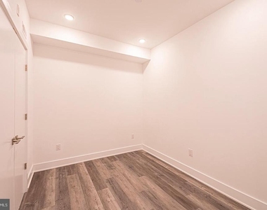 1245 Ridge Avenue - Photo Thumbnail 6