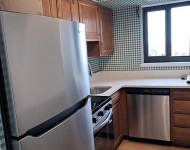 1420 Locust Street - Photo Thumbnail 2