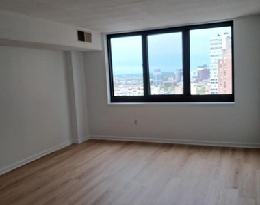 1420 Locust Street - Photo Thumbnail 4