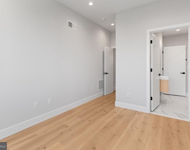 713 S 58th Street - Photo Thumbnail 17