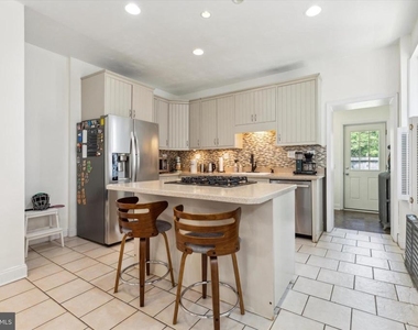 460 Martin Street - Photo Thumbnail 5
