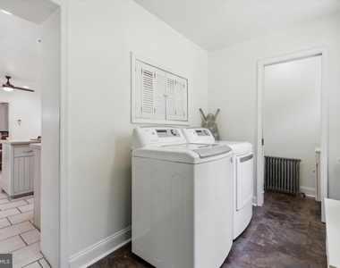 460 Martin Street - Photo Thumbnail 7