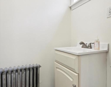 460 Martin Street - Photo Thumbnail 9