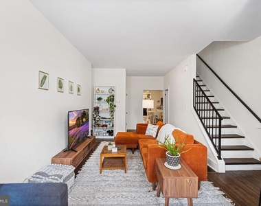 107 W Master Street - Photo Thumbnail 3