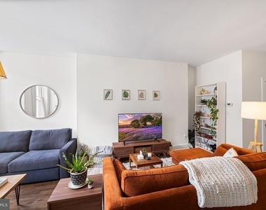 107 W Master Street - Photo Thumbnail 4