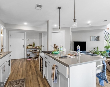3965 Lancaster Avenue - Photo Thumbnail 2