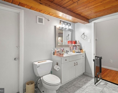 1027 Arch Street - Photo Thumbnail 7