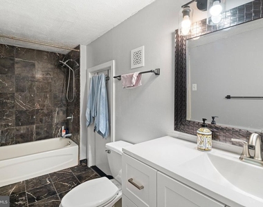 1027 Arch Street - Photo Thumbnail 9