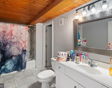 1027 Arch Street - Photo Thumbnail 6