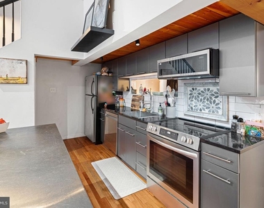 1027 Arch Street - Photo Thumbnail 5