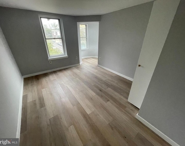 3500 Ainslie Street - Photo Thumbnail 4