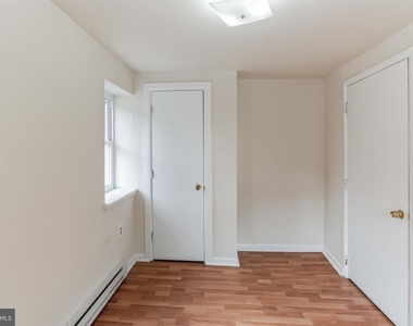 1305 N Lawrence Street - Photo Thumbnail 5