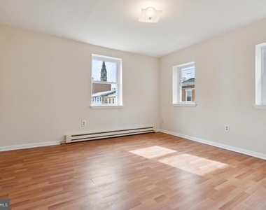 1305 N Lawrence Street - Photo Thumbnail 4