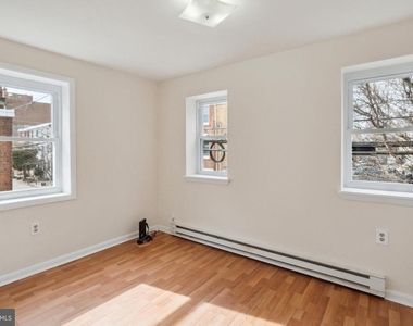 1305 N Lawrence Street - Photo Thumbnail 3