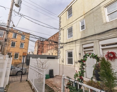 1305 N Lawrence Street - Photo Thumbnail 1