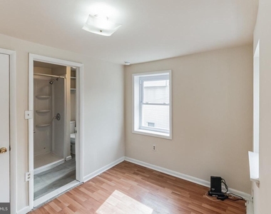 1305 N Lawrence Street - Photo Thumbnail 7