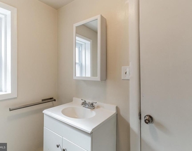 1305 N Lawrence Street - Photo Thumbnail 9