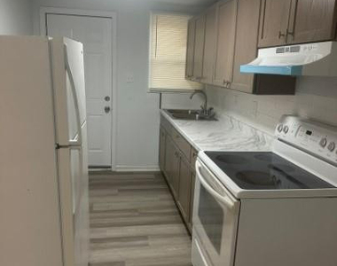 2212 Murchison Road - Photo Thumbnail 3
