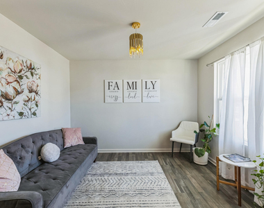 1253 Manor Drive - Photo Thumbnail 3