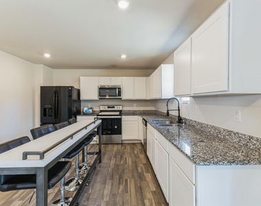 1253 Manor Drive - Photo Thumbnail 14