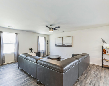 1253 Manor Drive - Photo Thumbnail 7
