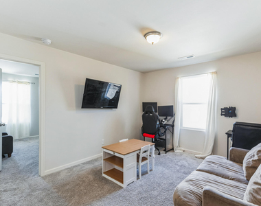 1253 Manor Drive - Photo Thumbnail 17