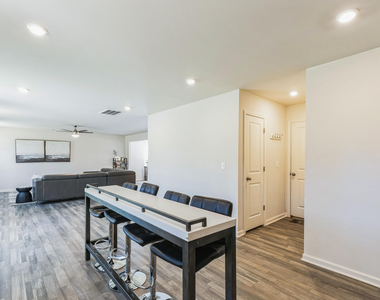 1253 Manor Drive - Photo Thumbnail 11
