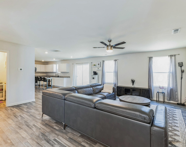 1253 Manor Drive - Photo Thumbnail 8