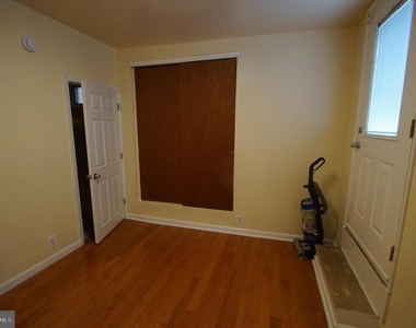 709 S 20th Street - Photo Thumbnail 2