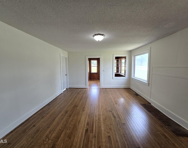 10101 Debnam Road - Photo Thumbnail 4