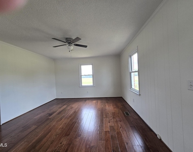 10101 Debnam Road - Photo Thumbnail 8