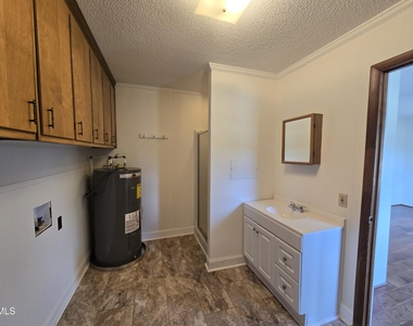 10101 Debnam Road - Photo Thumbnail 9