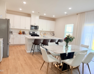 1100 Landen Creek Lane - Photo Thumbnail 15