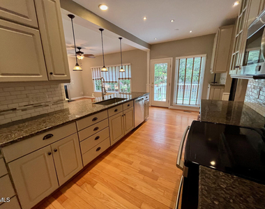 18 Garden Hills Court - Photo Thumbnail 8