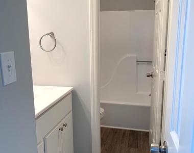 5533 Kaplan Drive - Photo Thumbnail 5